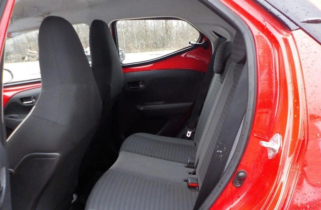 Toyota Aygo cena 16900 przebieg: 33769, rok produkcji 2018 z Kożuchów małe 466